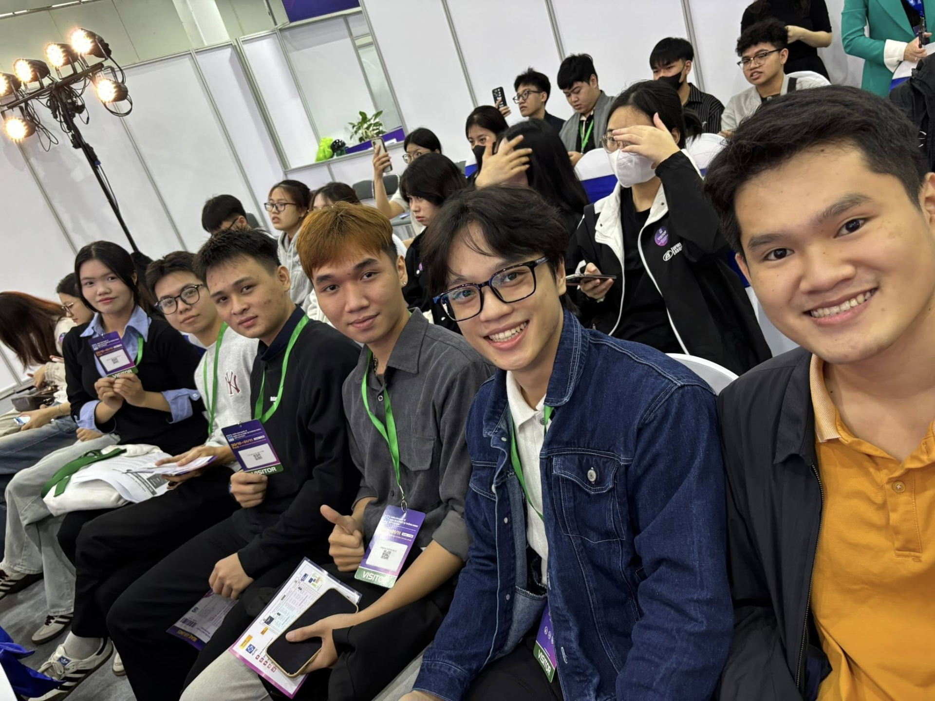 Sinh viên ngành Thương mại điện tử tham dự